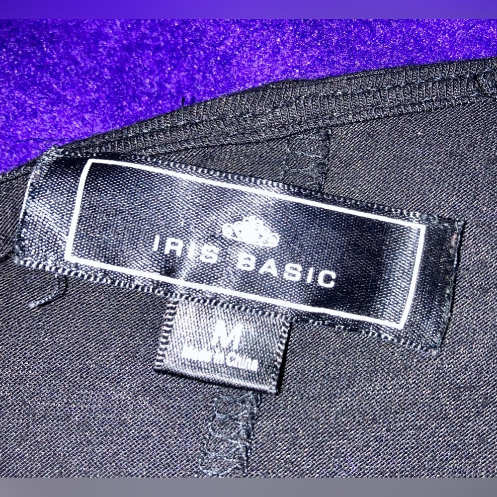 Iris Basic Blouse - Picture 3 of 3